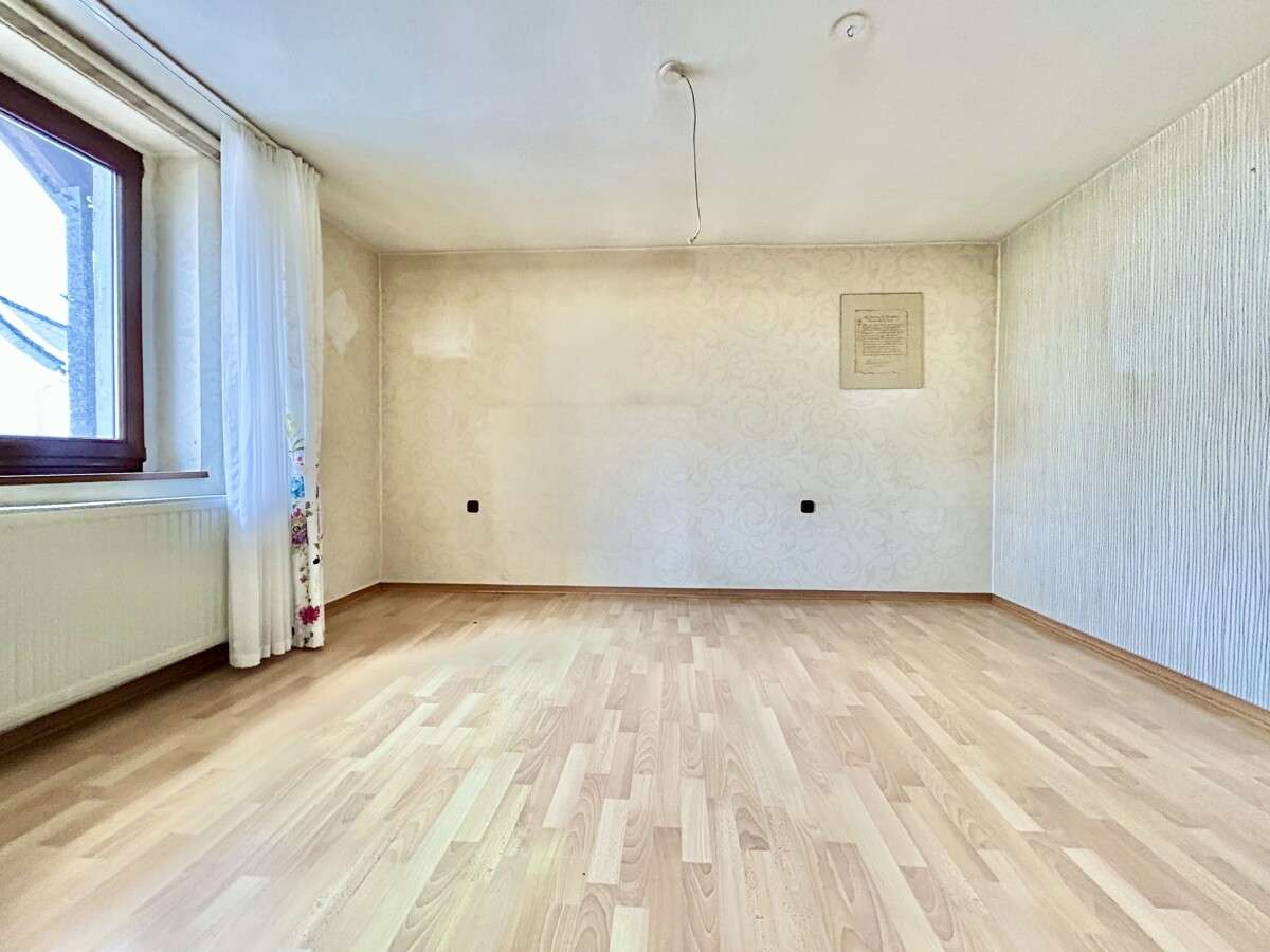 Immobilie in Atzelgift - **Großzügiges Wohnhaus mit traumhaftem Areal in Atzelgift** - Bild 3