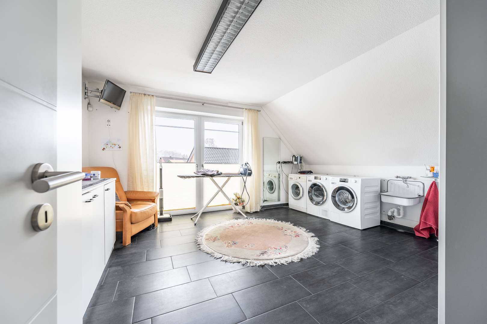 Immobilie in Fockbek - Großes und hochwertiges Einfamilienhaus mit Doppelgarage in gefragter Lage nahe des Fockbeker Sees - Bild 1