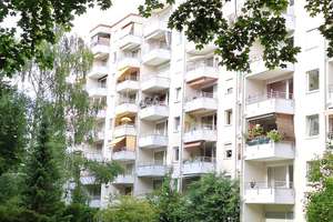 Hochwertig komplettsanierte 3-Zi. Erdgeschossterrassenwohnung in München, Fürstenried, am Waldrand – Kemptener Straße 54, 81475 Fürstenried-West, München – Vorschaubild 1