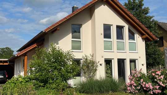 Bild von Modernes Traumhaus mit wunderschönem Garten in Beedenbostel – 158 m² Wohnfläche, Baujahr 2013