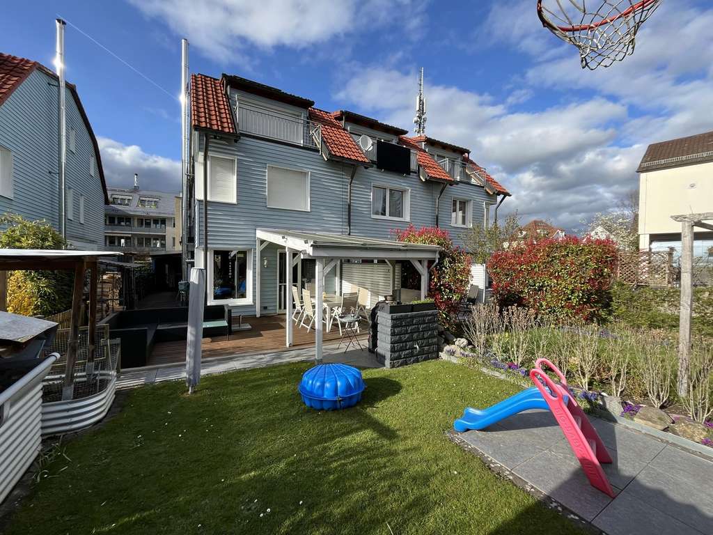 Immobilie in Kirchzarten - Reihenendhaus mit Kamin, PV, Klimaanlage, Südterrasse & 2 TG‑Stellplätzen in Kirchzarten - Bild 0