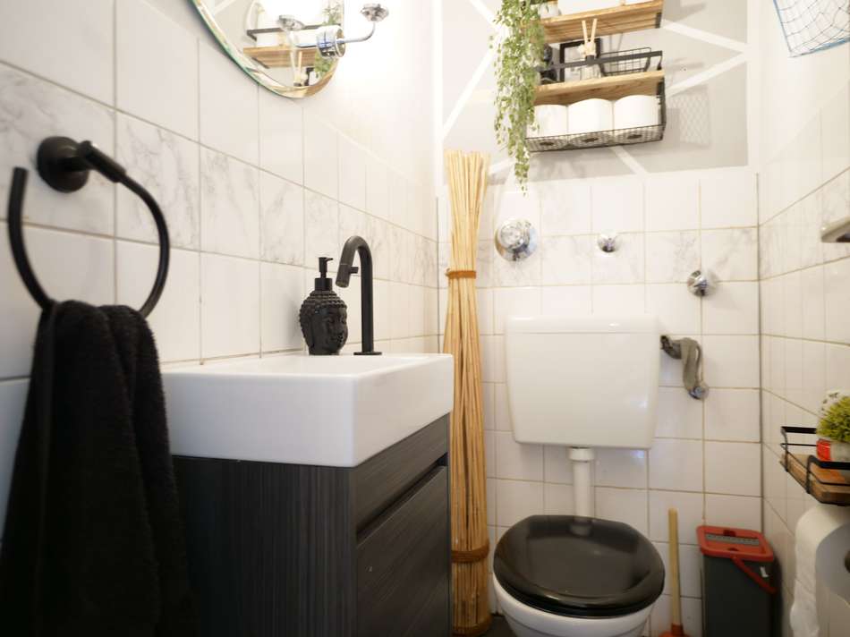 separates WC