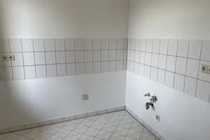 Neu renovierte 2-Raumwohnung mit EBK, Balkon mit Blick ins Grüne, PKW-Stellplatz direkt am Haus!!! – Chemnitztalstrasse 117, 9114 Chemnitz – Vorschaubild 15
