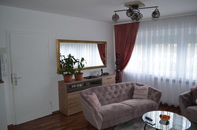 Stilvolle, vollständig renovierte 2-Zimmer-Wohnung mit Einbauküche in Ludwigsburg