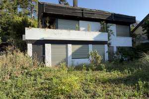 Architektonisch reizvolle Villa mit Terrassen, Galerie und Doppelgarage auf 814 m² Grundstück