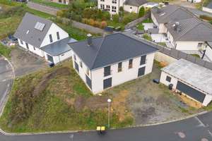 Top moderne Stadtvilla mit Doppelgarage in begehrter Lage, Energie A+ – Die vollständige Adresse der Immobilie erhältst du vom Anbieter., 58791 Werdohl – Vorschaubild 2