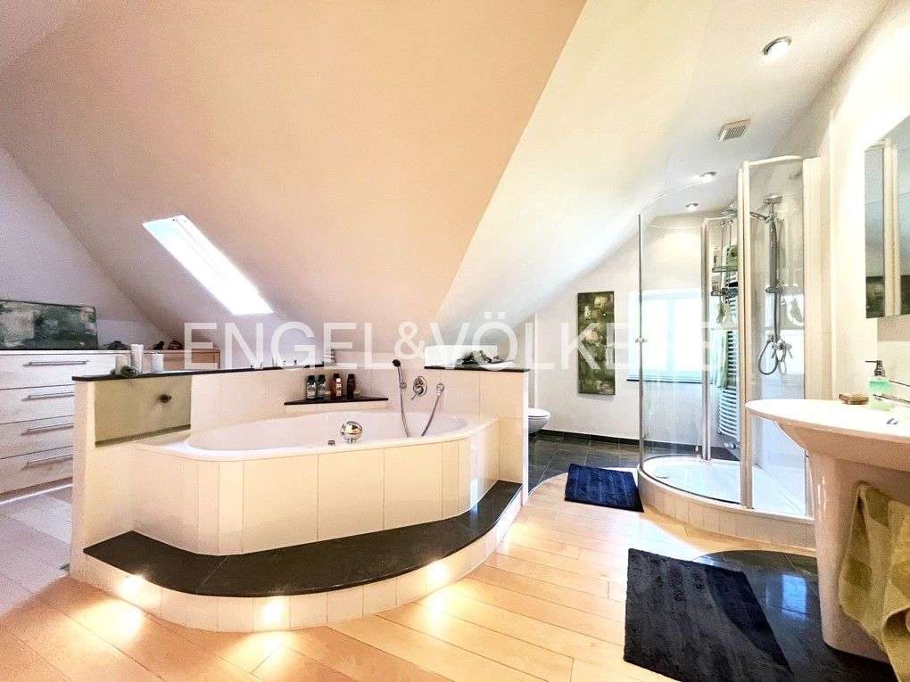 Immobilie in Kreuztal - Historische & denkmalgeschützte Jugendstilvilla mit Parkanlage - Bild 2