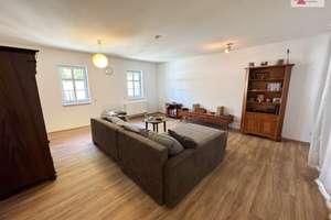 Wohnen am Markt – Schicke 3-Raum-Wohnung mit Balkon – Markt 13, 8340 Schwarzenberg/Erzgebirge – Vorschaubild 2