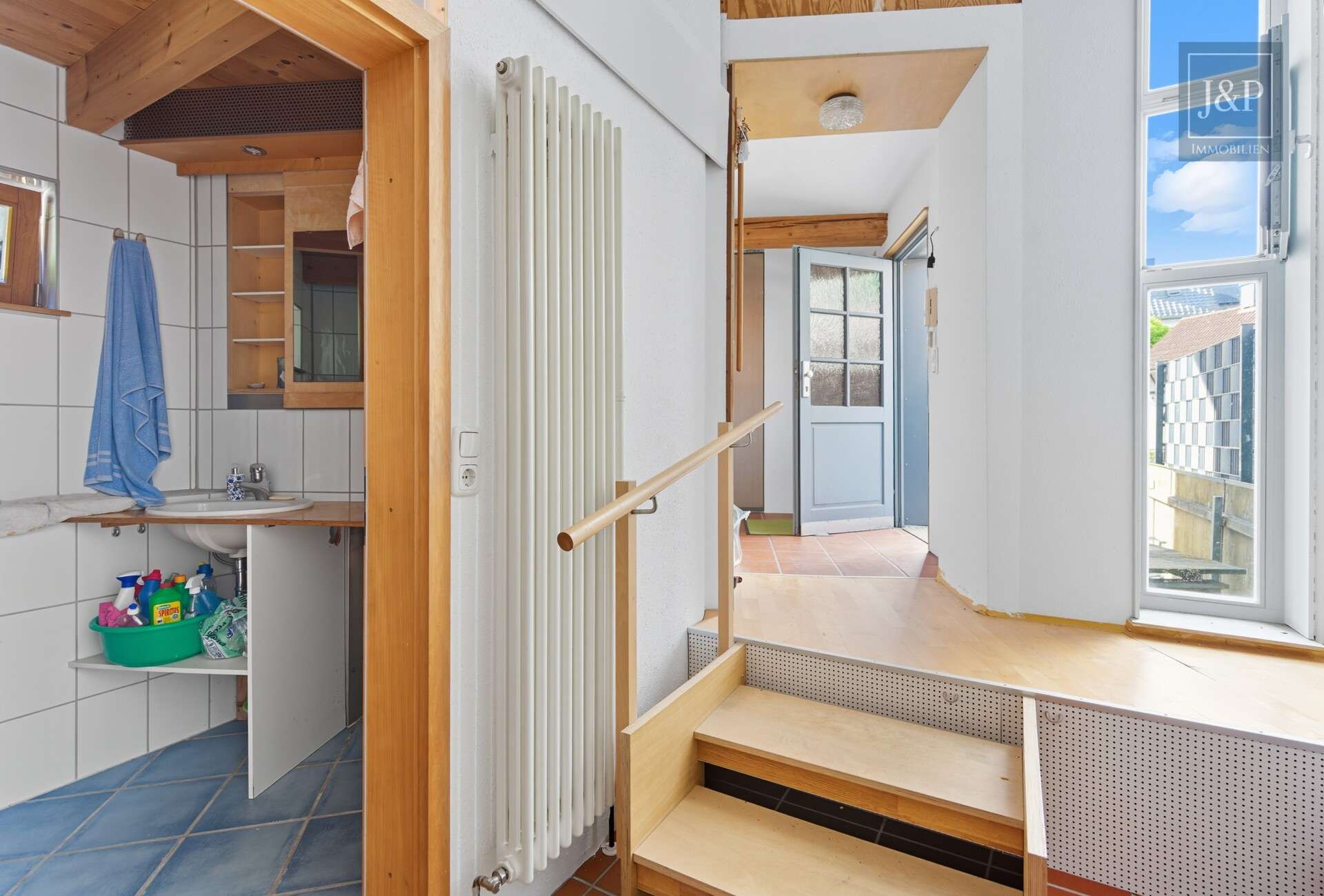 Immobilie in Bruchköbel - Zentral & vielseitig: Großes Fachwerkhaus mit Einliegerwohnung und Nebengebäuden! - Bild 6