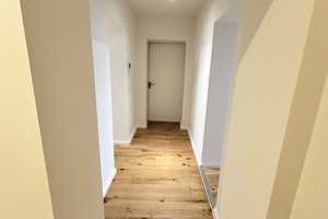 London Style Living- Helle 3-Zimmer-Wohnung im Souterrain  in Top-Lage! – Ackerstr. 90, 40233 Düsseldorf – Vorschaubild 1