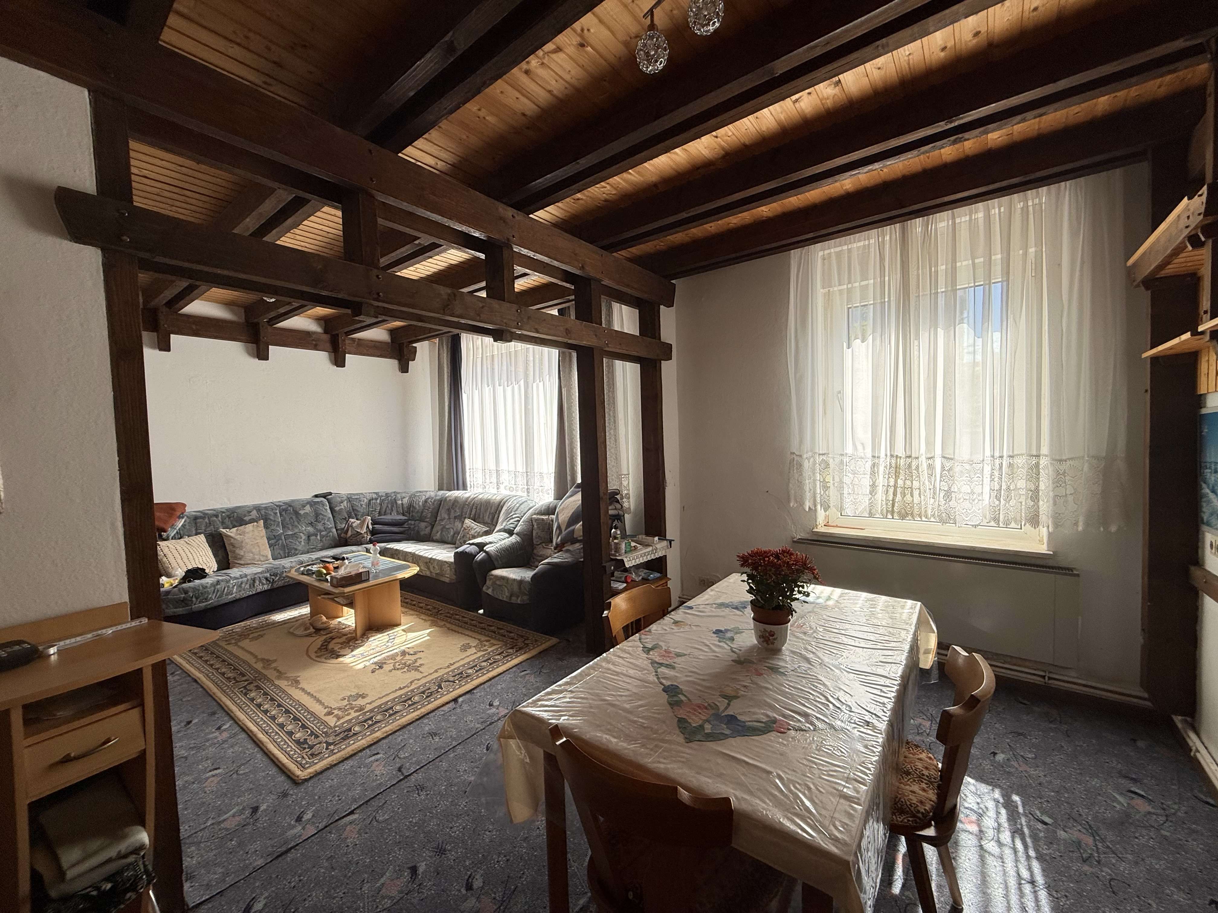 Großzügiges 6-Zimmerapartment in zentraler Lage, Hannover Kreis – Bild 1