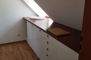 2 Zi.DG WG voll möbliert mit EBK und Waschmaschine in StuttgartCity, kein Balkon, kein Stellplatz – Torstr. ., 70173 Rathaus, Stuttgart – Vorschaubild 3