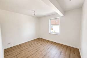 Erstbezug nach Kernsanierung | Moderne 3 Zimmer Wohnung mit Einbauküche – Die vollständige Adresse der Immobilie erhältst du vom Anbieter., 91054 Sieglitzhof, Erlangen – Vorschaubild 3