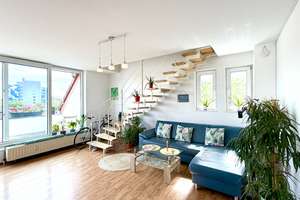 Hervorragend gelegene Maisonette-Wohnung mit Einbauküche und weiterem Mobiliar