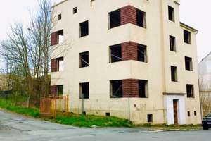 Geräumiges, günstiges 12-Raum-Mehrfamilienhaus in Oelsnitz Vogtland Oelsnitz/Vogtland – Die vollständige Adresse der Immobilie erhältst du vom Anbieter., 8606 Oelsnitz/Vogtland – Vorschaubild 1