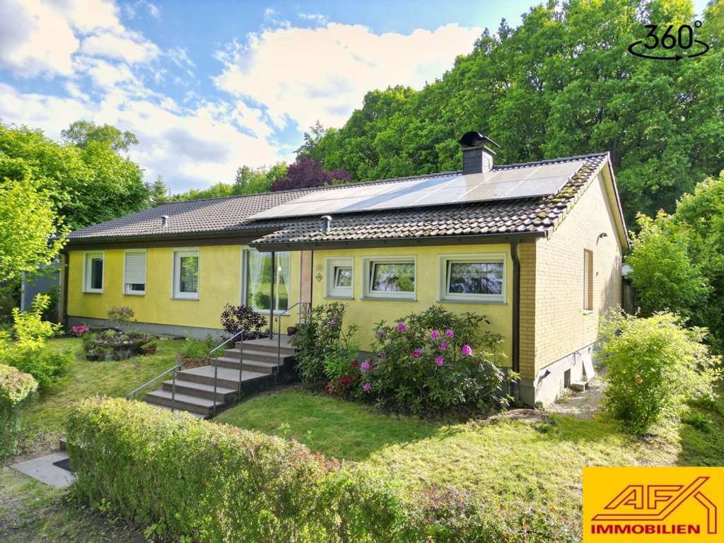 Wohnen am Waldrand – Ihr Bungalow im Grünen mit großem Garten
