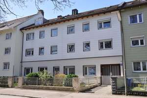 Große 2 Zimmer Wohnung mit eigenem Garten