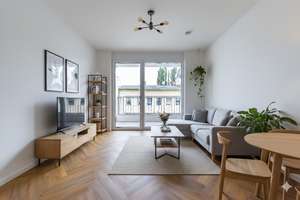 Modernes Zuhause gesucht? – 2 Zimmer mit Einbauküche & Fußbodenheizung – Florian-Geyer-Straße 111l, 12489 Adlershof, Berlin – Vorschaubild 1