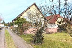 Vollunterkellertes Einfamilienhaus mit Grundstück und Doppelgarage zu verkaufen! – Die vollständige Adresse der Immobilie erhältst du vom Anbieter., 16761 Hennigsdorf – Vorschaubild 3