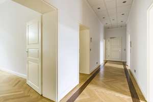 WOW! *Paul & Partner* GROSSZÜGIGES ALTBAU-WOHNEN MIT CHARME – MODERN, ZENTRAL, CHARMANT ! – Die vollständige Adresse der Immobilie erhältst du vom Anbieter., 65185 Mitte, Wiesbaden – Vorschaubild 5