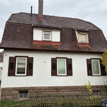 Einfamilienhaus für Heimwerker und weiterem Bebauungspotenzial in zentraler Lage Sachsenheims