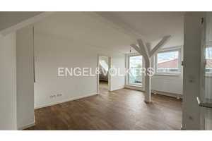 ERSTKLASSIGE 2-ZIMMER-WOHNUNG IM DACHGESCHOSS MIT BALKON – Braunschweig – Vorschaubild 1