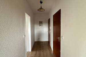 Frisch renovierte 2-Zimmer-Wohnung mit Rheinblick, Loggia & Aufzug 5. OG – Kasteelstraße 1-3, 47119 Ruhrort, Duisburg – Vorschaubild 7