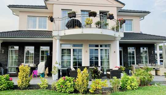 Bild von Repräsentative Luxus-Stadtvilla  mit Wellnessoase in Groß-Gerau