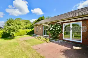 EINFAMILIENHAUS-ENSEMBLE AUF EINEM PARKÄHNLICHEN GRUNDSTÜCK MIT MASSIVEM GARTENHAUS – Segeberg (Kreis) – Vorschaubild 30