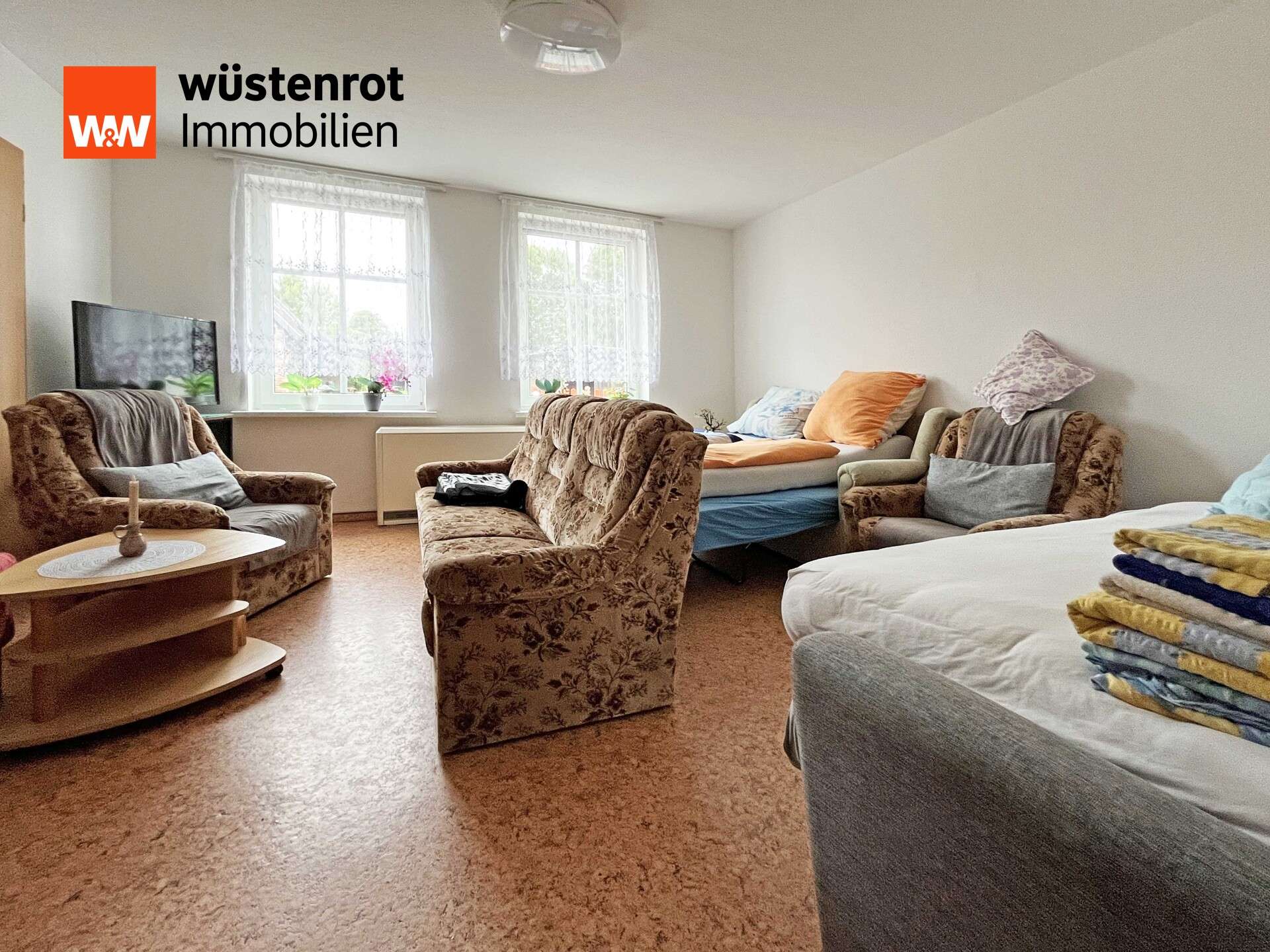 Immobilie in Anklam - WOHNANLAGE MIT EINEM DOPPEL- UND EINEM REIHENDOPPELHAUS + NEBENGEBÄUDE + GARAGE + PHOTOVOLTAIKANLAGE - Bild 3