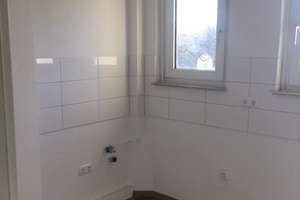 **Im Herzen von Hamborn liegt die 2-Zimmer-Wohnung mit Balkon** – Beecker Str. 278, 47166 Alt-Hamborn, Duisburg – Vorschaubild 2