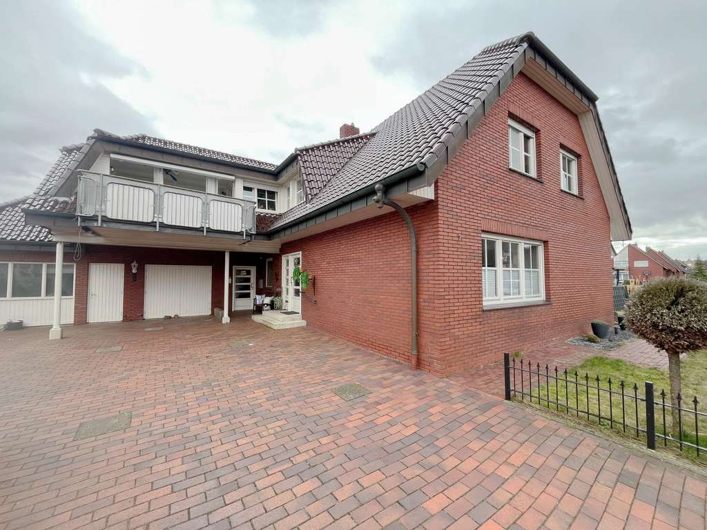 Immobilie in Neuenhaus - Großzügiges Zweifamilienhaus mit Einliegerwohnung, Garten & Garagen – flexibel nutzbar - Bild 0