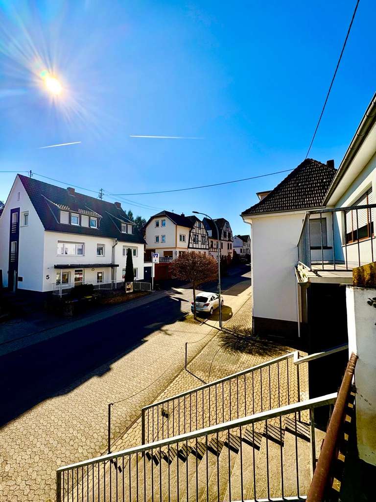 Immobilie in Bad Breisig - Ein Haus, alle Möglichkeiten: Wohnen & Arbeiten oder großzügiges freistehendes Einfamilienhaus - Bild 2