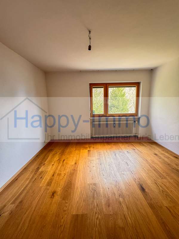 Immobilie in Sauerlach - bezugsfreies 2 Familienhaus mit ausgebauten DG -großes Grundstück Südausrichtung - Bild 2