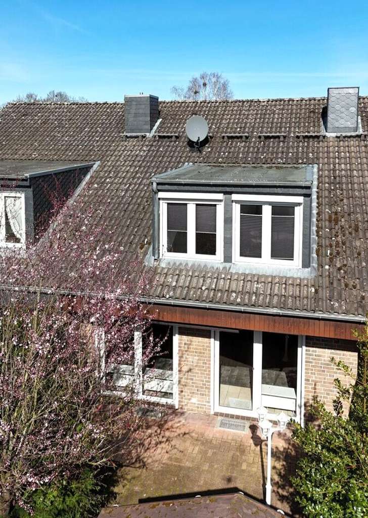 Immobilie in Tostedt - Charmantes Raumwunder in Tostedt: Modernisiertes Reihenhaus mit Gartenidylle und Vollkeller - Bild 3