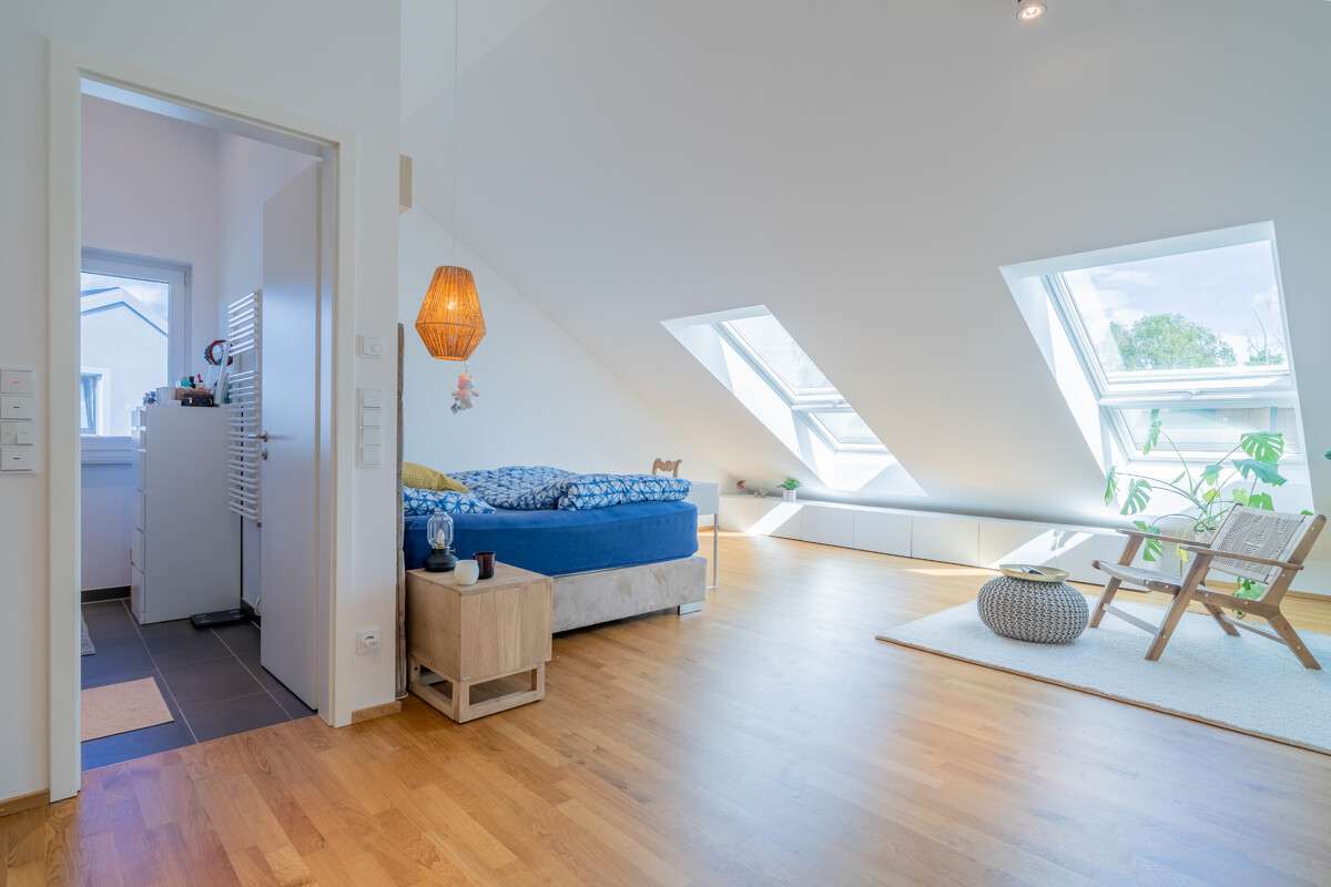 Immobilie in Schondorf am Ammersee - Traumhaftes Reiheneckhaus der Extraklasse mit Pool in Schondorf am Ammersee - Bild 2