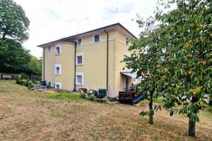 Mehrfamilienhaus mit 6 Wohneinheiten – Hof – Vorschaubild 2