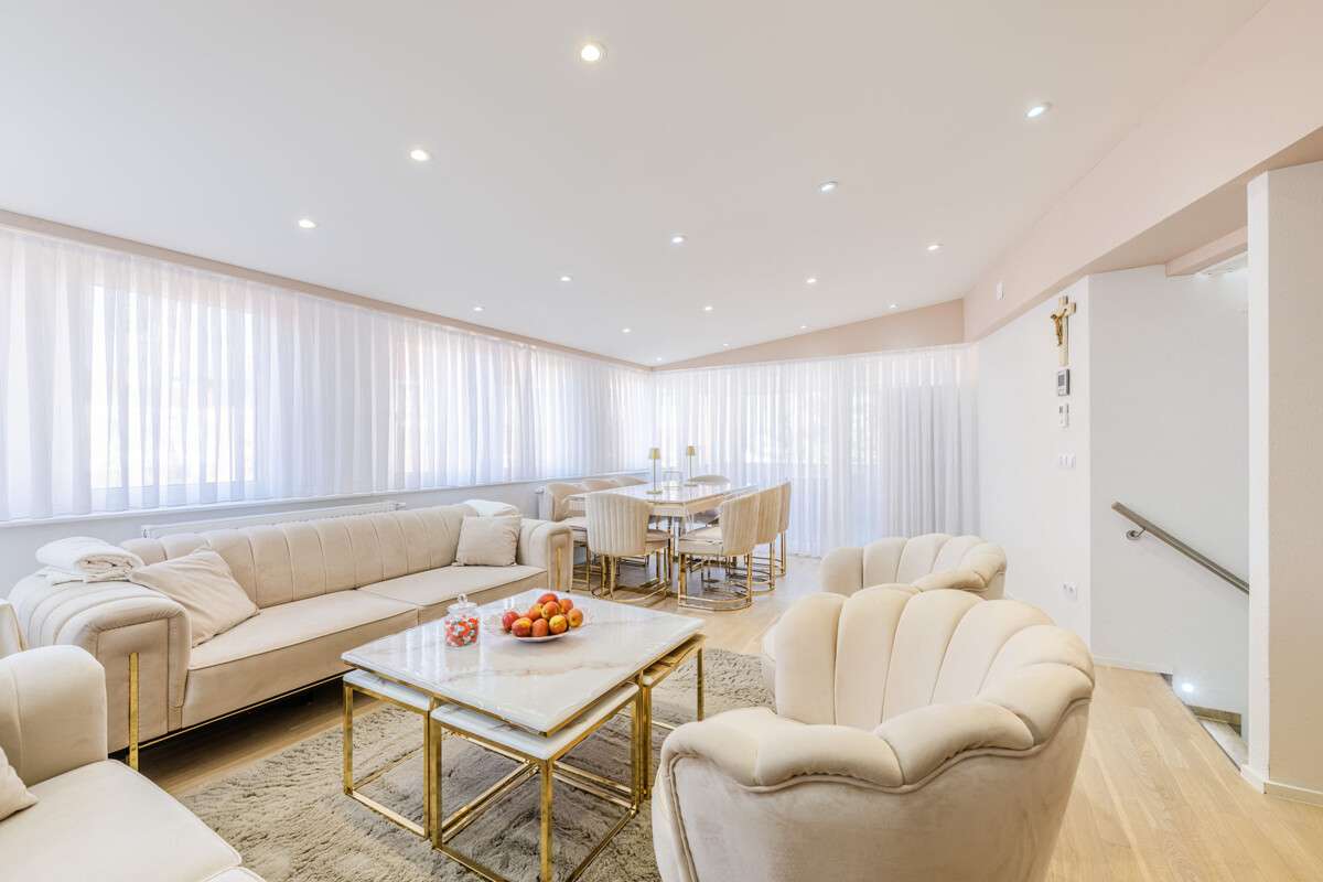 Immobilie in Hilzingen - Stilvoll saniert! 
Doppelhaushälfte mit zwei Wohneinheiten - Bild 3