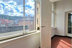 Lichtdurchflutete Altbau-Perle mit EBK & Wintergarten – Stuttgart – Vorschaubild 2