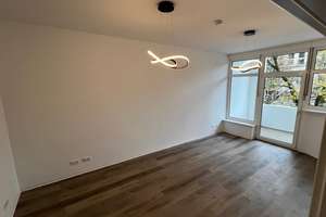 Moderne 2,5-Zimmer-Wohnung | EBK | Balkon | HWR | Zentrale Lage