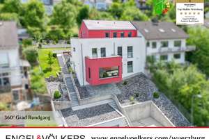 "Wohnen Deluxe": Exklusives EFH mit Weitblick über die Stadt, inkl. hauseigenem Aufzug