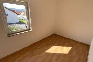 bezugsfertig: Charmante 3-Zimmer-Wohnung mit Balkon und Boden – Auf dem Loh 18, 58840 Plettenberg – Vorschaubild 5