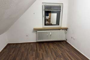 Kleine, gemütliche Studiowohnung, Nähe FH, 1 Zimmer , Kn, Tageslichtbad mit Badewanne und Fenster – Rossstrasse 124, 40476 Golzheim, Düsseldorf – Vorschaubild 5