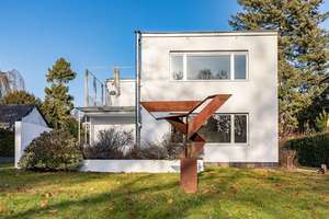 Wohnen in denkmalgeschützter "Bauhaus-Villa" mit direktem Parkblick in Dahlem