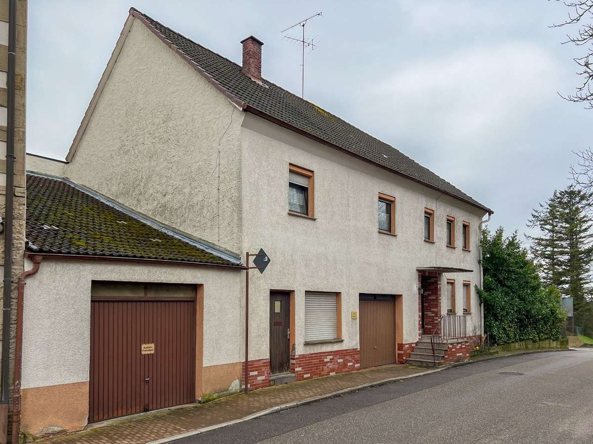 Handwerker & Investoren aufgepasst – Vermietetes 1-2 Familienhaus mit Sanierungspotenzial, Karlsruhe Kreis – Bild 4
