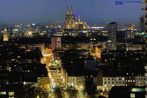Domblick inklusive: Attraktive 5-Zimmer-Wohnung mit zwei Balkonen