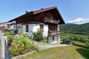 Einfamilienhaus mit Apartement und Einliegerwohung (vermietet)! – Die vollständige Adresse der Immobilie erhältst du vom Anbieter., 94234 Viechtach – Vorschaubild 1