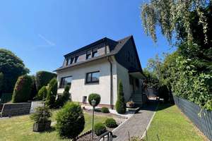 Ein Haus mit vielen Möglichkeiten – Zweifamilienhaus in begehrter Lage von Solingen-Gräfrath