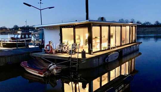 Bild von Hochwertiges Hausboot: Ihr schwimmendes Zuhause auf dem Wasser