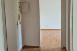 *prov.frei* - freie 2 Zi. München Moosach, äußerst ruhig und hell